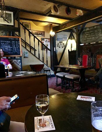Horse & Groom