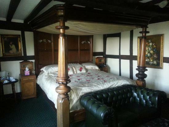 Middlehouse Inn